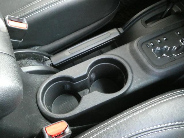 ジープ・ラングラーアンリミテッド サハラ　レザーＰＫＧ　前後ＲＵＧＧＥＤ　ＲＩＤＧＥバンパー　ＷＡＲＮ電動ウィンチ　ＲＡＮＣＨＯリフトアップショック／サス　前後ラテラルロッド　ＲＯＵＧＨ　ＣＯＵＮＴＲＹデュアルステアリングスタビ　ＣＡＲＯＺＺＥＲＩＡナビ／地デジ　１７ＡＷ　構造変更済（44枚目）