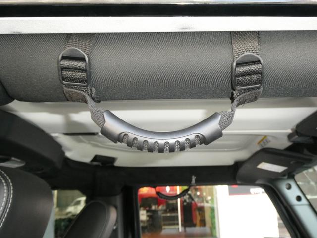 ジープ・ラングラーアンリミテッド サハラ　レザーＰＫＧ　前後ＲＵＧＧＥＤ　ＲＩＤＧＥバンパー　ＷＡＲＮ電動ウィンチ　ＲＡＮＣＨＯリフトアップショック／サス　前後ラテラルロッド　ＲＯＵＧＨ　ＣＯＵＮＴＲＹデュアルステアリングスタビ　ＣＡＲＯＺＺＥＲＩＡナビ／地デジ　１７ＡＷ　構造変更済（57枚目）