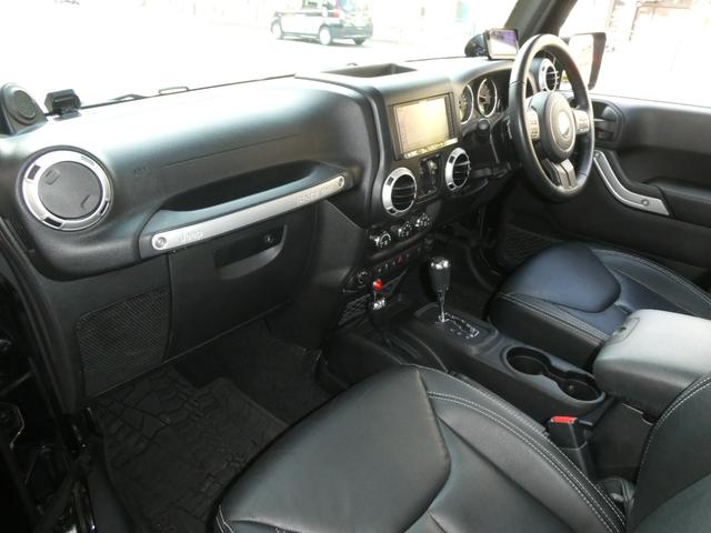 ジープ・ラングラーアンリミテッド サハラ　レザーＰＫＧ　前後ＲＵＧＧＥＤ　ＲＩＤＧＥバンパー　ＷＡＲＮ電動ウィンチ　ＲＡＮＣＨＯリフトアップショック／サス　前後ラテラルロッド　ＲＯＵＧＨ　ＣＯＵＮＴＲＹデュアルステアリングスタビ　ＣＡＲＯＺＺＥＲＩＡナビ／地デジ　１７ＡＷ　構造変更済（61枚目）