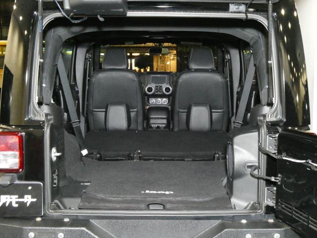 ジープ・ラングラーアンリミテッド サハラ　レザーＰＫＧ　前後ＲＵＧＧＥＤ　ＲＩＤＧＥバンパー　ＷＡＲＮ電動ウィンチ　ＲＡＮＣＨＯリフトアップショック／サス　前後ラテラルロッド　ＲＯＵＧＨ　ＣＯＵＮＴＲＹデュアルステアリングスタビ　ＣＡＲＯＺＺＥＲＩＡナビ／地デジ　１７ＡＷ　構造変更済（76枚目）