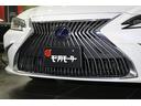 縦フィンタイプのスピンドルグリルと呼ばれるインパクトのあるフロントグリルです。