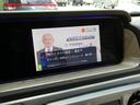 地デジTV、ラジオ、USB、SDカード、AppleCarplay、AndroidAuto、音声認識機能、COMANDオンラインに対応しています。