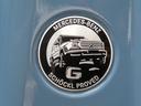 SCHOCKL PROVED PROVED」のバッジです。シェークルとはGクラスが生産されるグラーツ工場の近くに位置する山の名称。その山岳地帯で行われた厳しいオフロードテストに合格したことの証明です。