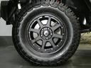 サハラ　レザーＰＫＧ　前後ＲＵＧＧＥＤ　ＲＩＤＧＥバンパー　ＷＡＲＮ電動ウィンチ　ＲＡＮＣＨＯリフトアップショック／サス　前後ラテラルロッド　ＲＯＵＧＨ　ＣＯＵＮＴＲＹデュアルステアリングスタビ　ＣＡＲＯＺＺＥＲＩＡナビ／地デジ　１７ＡＷ　構造変更済（27枚目）