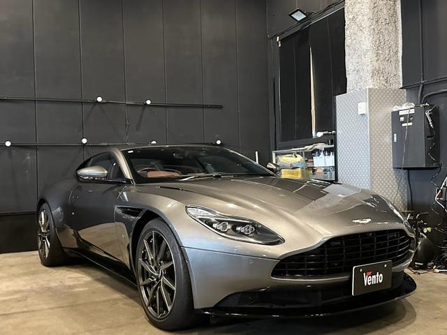 ＤＢ１１ ローンチエディション　Ｂａｎｇ＆Ｏｌｕｆｓｅｎ　コラムＭＴモード付８ＡＴ　クルーズコントロール　障害物センサー　フロント／サイド／バックカメラ　アイドリングストップ　過給器設定モデル　電動シート　シートヒーター（2枚目）
