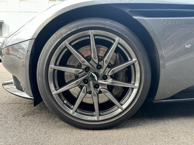 ＤＢ１１ ローンチエディション　Ｂａｎｇ＆Ｏｌｕｆｓｅｎ　コラムＭＴモード付８ＡＴ　クルーズコントロール　障害物センサー　フロント／サイド／バックカメラ　アイドリングストップ　過給器設定モデル　電動シート　シートヒーター（15枚目）
