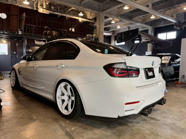 M3 M3 セダン M DCT ドライブロジック アラゴスタ3WAY NEOVA新品 TE37サンビームオリジナルホワイト CSボンネット APフロント6ポッド Mパフォーマンスフルチタンマフラー(7枚目)