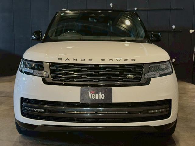 レンジローバー オートバイオグラフィー　Ｐ５３０ロングホイールベース　４ＷＤ　オートバイオグラフィ　４．４Ｌ　Ｐ５３０　ロングホイールベース　４ＷＤ　７人乗り／ホワイト＆ブラックレザー（3枚目）