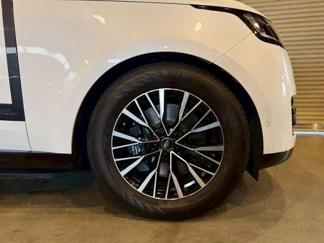 レンジローバー オートバイオグラフィー　Ｐ５３０ロングホイールベース　４ＷＤ　オートバイオグラフィ　４．４Ｌ　Ｐ５３０　ロングホイールベース　４ＷＤ　７人乗り／ホワイト＆ブラックレザー（10枚目）