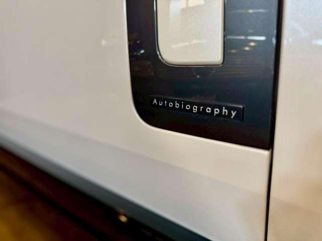 レンジローバー オートバイオグラフィー　Ｐ５３０ロングホイールベース　４ＷＤ　オートバイオグラフィ　４．４Ｌ　Ｐ５３０　ロングホイールベース　４ＷＤ　７人乗り／ホワイト＆ブラックレザー（16枚目）