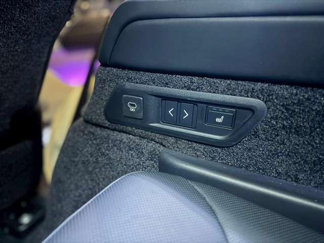 レンジローバー オートバイオグラフィー　Ｐ５３０ロングホイールベース　４ＷＤ　オートバイオグラフィ　４．４Ｌ　Ｐ５３０　ロングホイールベース　４ＷＤ　７人乗り／ホワイト＆ブラックレザー（29枚目）