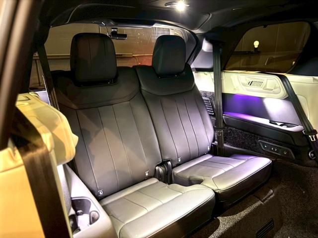 レンジローバー オートバイオグラフィー　Ｐ５３０ロングホイールベース　４ＷＤ　オートバイオグラフィ　４．４Ｌ　Ｐ５３０　ロングホイールベース　４ＷＤ　７人乗り／ホワイト＆ブラックレザー（32枚目）