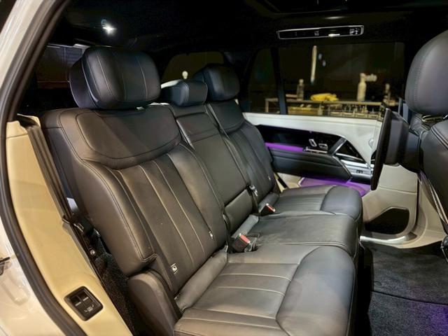 レンジローバー オートバイオグラフィー　Ｐ５３０ロングホイールベース　４ＷＤ　オートバイオグラフィ　４．４Ｌ　Ｐ５３０　ロングホイールベース　４ＷＤ　７人乗り／ホワイト＆ブラックレザー（33枚目）