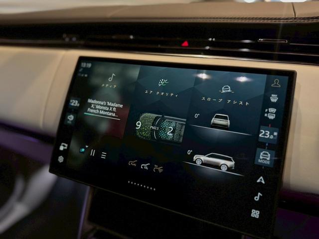 レンジローバー オートバイオグラフィー　Ｐ５３０ロングホイールベース　４ＷＤ　オートバイオグラフィ　４．４Ｌ　Ｐ５３０　ロングホイールベース　４ＷＤ　７人乗り／ホワイト＆ブラックレザー（37枚目）