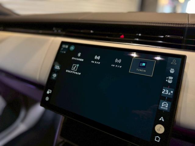 レンジローバー オートバイオグラフィー　Ｐ５３０ロングホイールベース　４ＷＤ　オートバイオグラフィ　４．４Ｌ　Ｐ５３０　ロングホイールベース　４ＷＤ　７人乗り／ホワイト＆ブラックレザー（42枚目）