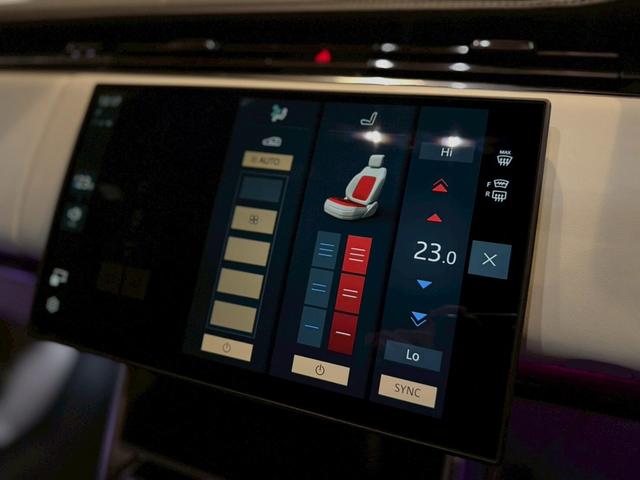 レンジローバー オートバイオグラフィー　Ｐ５３０ロングホイールベース　４ＷＤ　オートバイオグラフィ　４．４Ｌ　Ｐ５３０　ロングホイールベース　４ＷＤ　７人乗り／ホワイト＆ブラックレザー（45枚目）