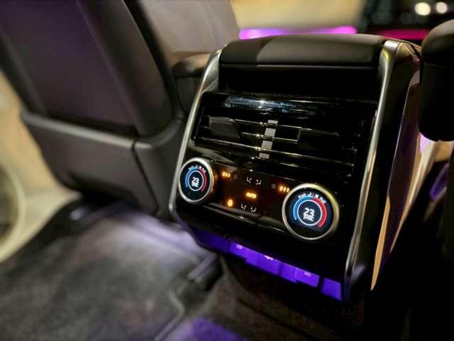 レンジローバー オートバイオグラフィー　Ｐ５３０ロングホイールベース　４ＷＤ　オートバイオグラフィ　４．４Ｌ　Ｐ５３０　ロングホイールベース　４ＷＤ　７人乗り／ホワイト＆ブラックレザー（49枚目）