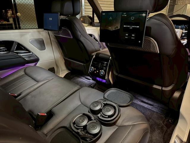 レンジローバー オートバイオグラフィー　Ｐ５３０ロングホイールベース　４ＷＤ　オートバイオグラフィ　４．４Ｌ　Ｐ５３０　ロングホイールベース　４ＷＤ　７人乗り／ホワイト＆ブラックレザー（53枚目）