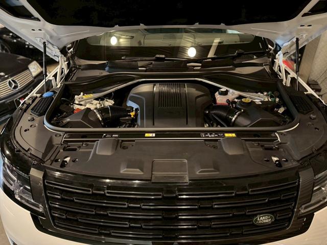 レンジローバー オートバイオグラフィー　Ｐ５３０ロングホイールベース　４ＷＤ　オートバイオグラフィ　４．４Ｌ　Ｐ５３０　ロングホイールベース　４ＷＤ　７人乗り／ホワイト＆ブラックレザー（56枚目）