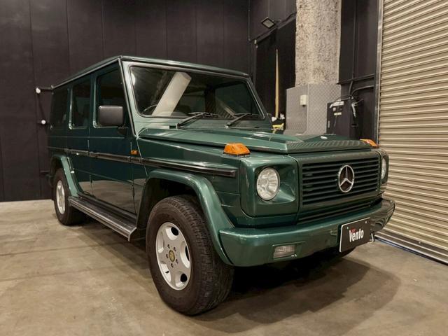 Ｇクラス ３００ＧＥ　ロング　マラカイトグリーン　左ハンドル　３列シート（2枚目）