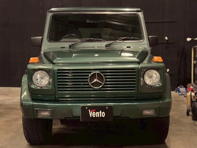 Ｇクラス ３００ＧＥ　ロング　マラカイトグリーン　左ハンドル　３列シート（3枚目）