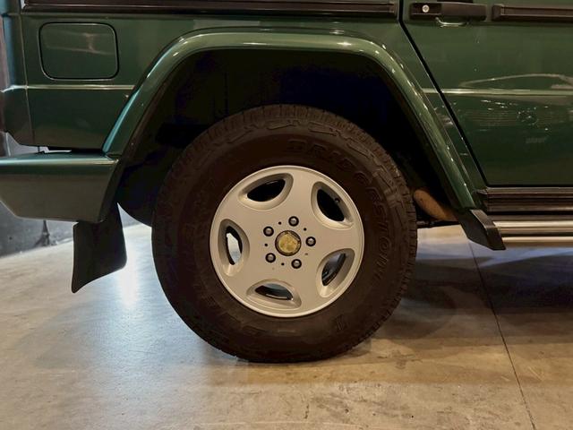 Ｇクラス ３００ＧＥ　ロング　マラカイトグリーン　左ハンドル　３列シート（9枚目）