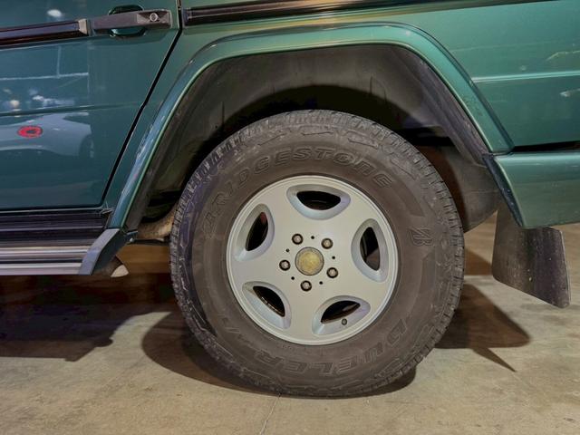 Ｇクラス ３００ＧＥ　ロング　マラカイトグリーン　左ハンドル　３列シート（11枚目）