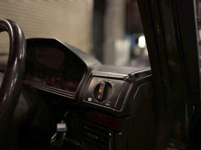 Ｇクラス ３００ＧＥ　ロング　マラカイトグリーン　左ハンドル　３列シート（22枚目）