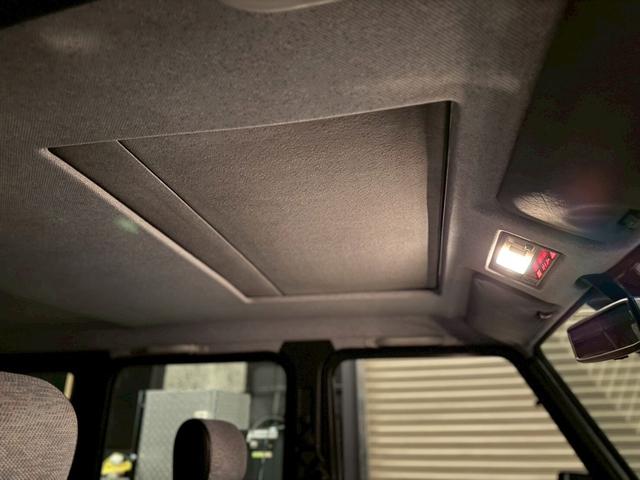 Ｇクラス ３００ＧＥ　ロング　マラカイトグリーン　左ハンドル　３列シート（27枚目）