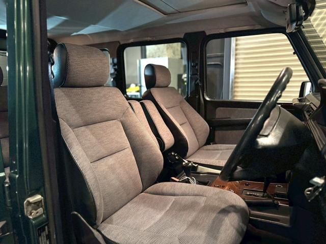 Ｇクラス ３００ＧＥ　ロング　マラカイトグリーン　左ハンドル　３列シート（29枚目）