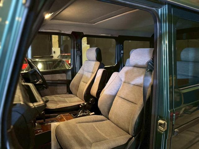 Ｇクラス ３００ＧＥ　ロング　マラカイトグリーン　左ハンドル　３列シート（31枚目）