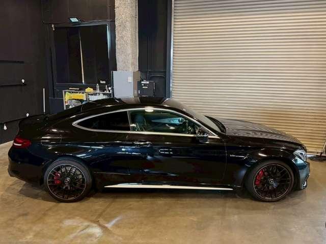 弊社では入庫時に内外装クリーニングを行っております。