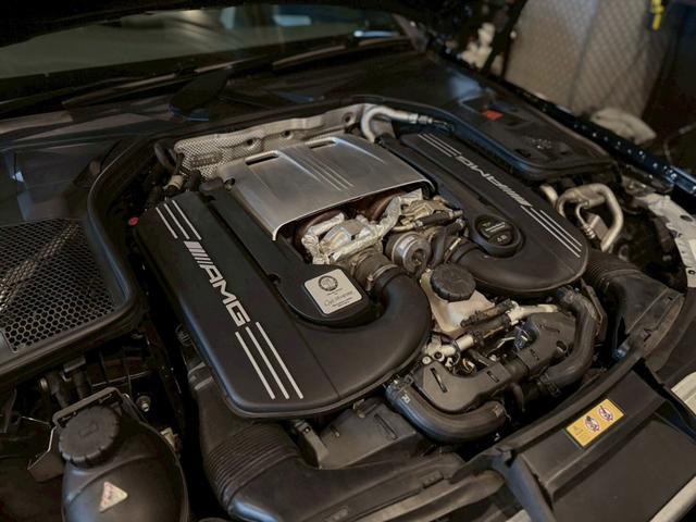 ２基のターボで過給される４リッターＶ８エンジンは、５１０ｐｓを発生。アイドリングストップ機能も備わる