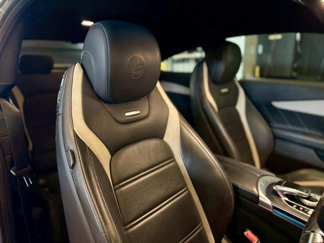 ブラックナッパレザーのシートが高級感を演出