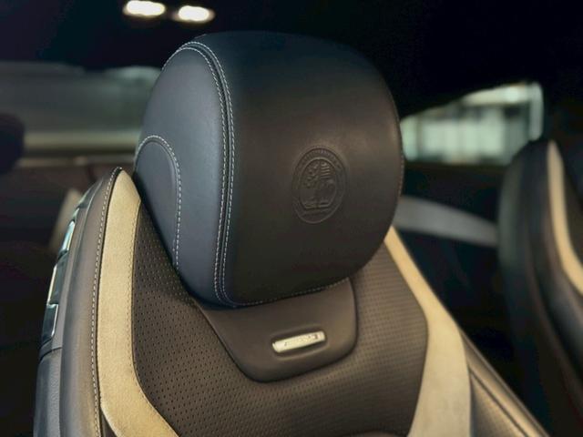 ヘッドレストにはＡＭＧのエンボス加工