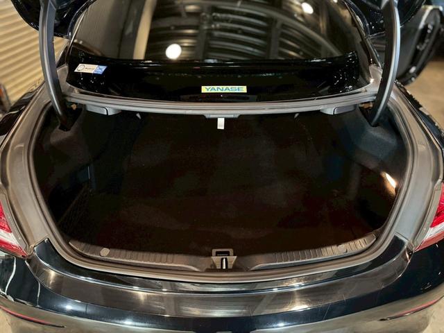 トランク容量；３５５リッター