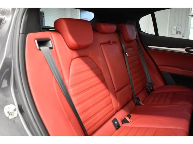 ステルヴィオ ２．０ターボ　Ｑ４ヴェローチェ　認定中古車保証１年　アップルカープレイ　アンドロイドオート　アダプティブクルーズコントロール付　ハーマンカードン製スピーカー　レッドレザーシート　ステアリングヒーター（18枚目）