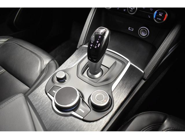 ステルヴィオ ２．２ターボ　ディーゼルＱ４　認定中古車保証１年付帯　ブラックレザーシート　電動パワーシート　シートヒーター　ハンドルヒーター　アダプティブクルーズコントロール　ＥＴＣ搭載　バックカメラ　アップルカープレイ／アンドロイドオート対応（13枚目）