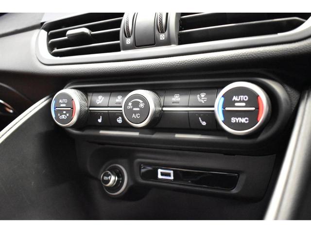 ジュリア ＴＩ　新車保証継承＋認定中古車保証１年　ブラウンレザーシート　電動パワーシート　シートヒーター　アダプティブクルーズコントロール　ＥＴＣ　バックカメラ　ハンドルヒーター　Ｂｌｕｅｔｏｏｔｈ（12枚目）