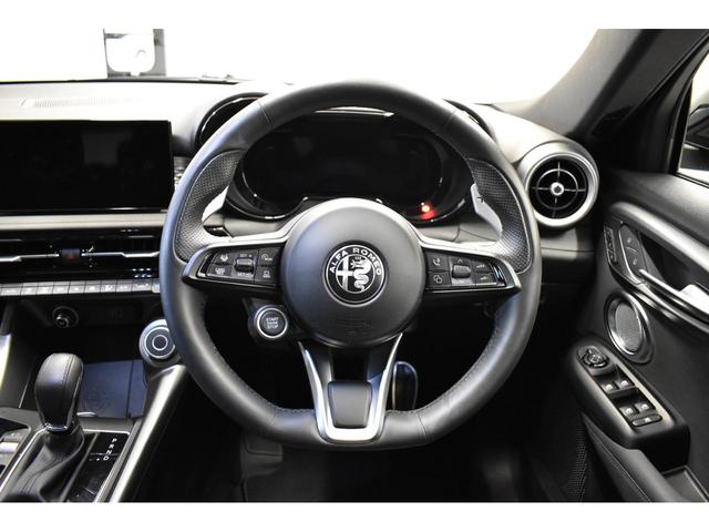 トナーレ プラグインハイブリッドＱ４　ヴェローチェ　新車保証継承　ワンオーナー　禁煙車　シートヒーター　シートクーラー　アダプティブクルーズコントロール　ナビゲーション　バックカメラ　パドルシフト　電動パワーシート　ワイヤレススマートフォン充電可（7枚目）