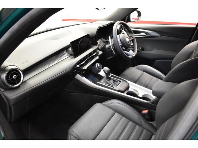 トナーレ プラグインハイブリッドＱ４　ヴェローチェ　新車保証継承　ワンオーナー　禁煙車　シートヒーター　シートクーラー　アダプティブクルーズコントロール　ナビゲーション　バックカメラ　パドルシフト　電動パワーシート　ワイヤレススマートフォン充電可（19枚目）