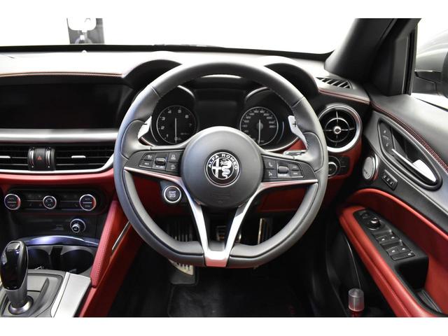ステルヴィオ ２．０ターボ　Ｑ４スポーツパッケージ　認定中古車保証１年付き　弊社買取車両　レザーシート　Ｄ．Ｎ．Ａドライブモード付　ステアリングヒーター　シートヒーター　アダプティブクルーズコントロール　ハーマンカードン製スピーカー　２０インチホイール（7枚目）