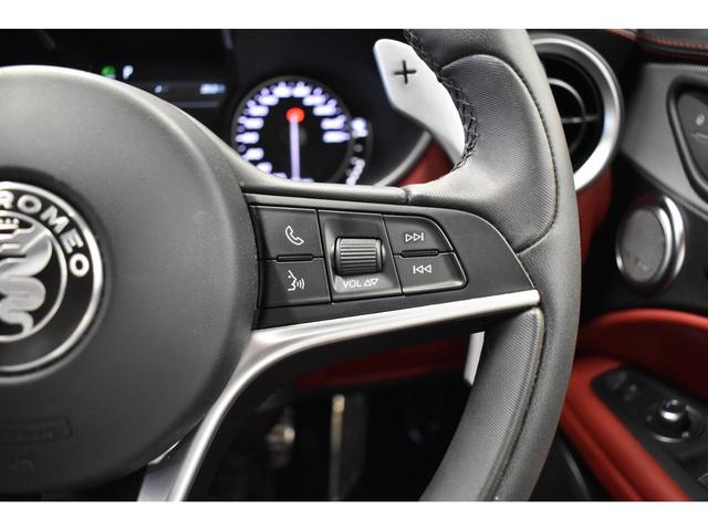 ステルヴィオ ２．０ターボ　Ｑ４スポーツパッケージ　認定中古車保証１年付き　弊社買取車両　レザーシート　Ｄ．Ｎ．Ａドライブモード付　ステアリングヒーター　シートヒーター　アダプティブクルーズコントロール　ハーマンカードン製スピーカー　２０インチホイール（11枚目）