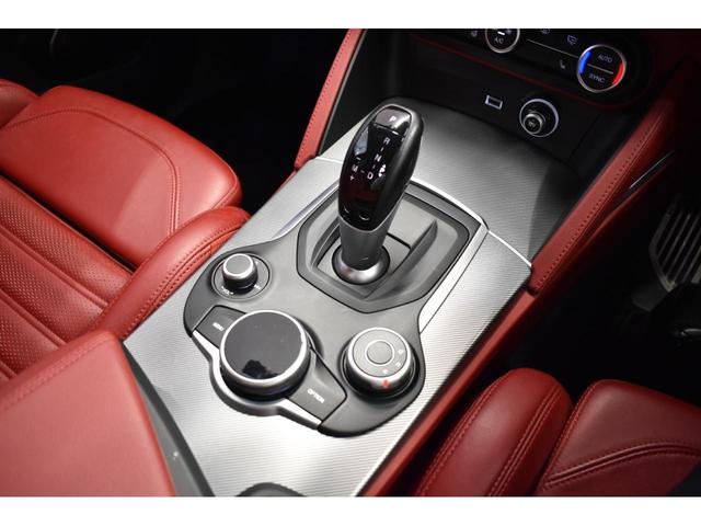 ステルヴィオ ２．０ターボ　Ｑ４スポーツパッケージ　認定中古車保証１年付き　弊社買取車両　レザーシート　Ｄ．Ｎ．Ａドライブモード付　ステアリングヒーター　シートヒーター　アダプティブクルーズコントロール　ハーマンカードン製スピーカー　２０インチホイール（14枚目）