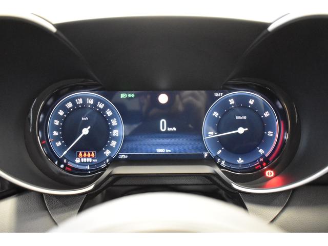 ジュリア ヴェローチェ　新車保証継承　禁煙車　３連ＬＥＤヘッドライト　レザーシート　電動パワーシート　シートヒーター　アダプティブクルーズコントロール　ハーマンカードン製１４スピーカー　パドルシフト　デジタルメーター（8枚目）