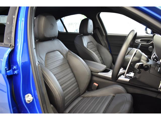 ジュリア ヴェローチェ　新車保証継承　禁煙車　３連ＬＥＤヘッドライト　レザーシート　電動パワーシート　シートヒーター　アダプティブクルーズコントロール　ハーマンカードン製１４スピーカー　パドルシフト　デジタルメーター（16枚目）