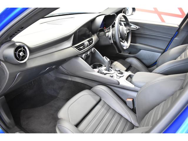 ジュリア ヴェローチェ　新車保証継承　禁煙車　３連ＬＥＤヘッドライト　レザーシート　電動パワーシート　シートヒーター　アダプティブクルーズコントロール　ハーマンカードン製１４スピーカー　パドルシフト　デジタルメーター（18枚目）