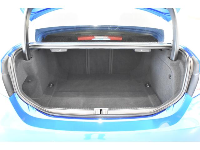 ジュリア ヴェローチェ　新車保証継承　禁煙車　３連ＬＥＤヘッドライト　レザーシート　電動パワーシート　シートヒーター　アダプティブクルーズコントロール　ハーマンカードン製１４スピーカー　パドルシフト　デジタルメーター（22枚目）