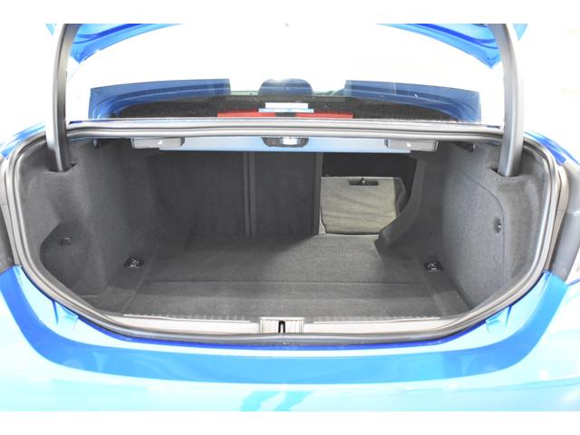 ジュリア ヴェローチェ　新車保証継承　禁煙車　３連ＬＥＤヘッドライト　レザーシート　電動パワーシート　シートヒーター　アダプティブクルーズコントロール　ハーマンカードン製１４スピーカー　パドルシフト　デジタルメーター（23枚目）