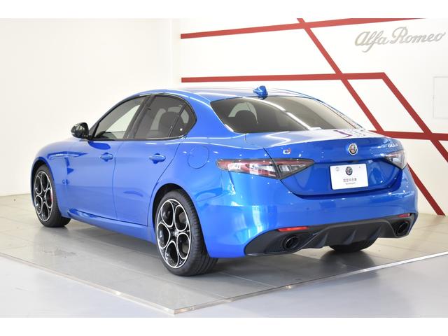 ジュリア ヴェローチェ　新車保証継承　禁煙車　３連ＬＥＤヘッドライト　レザーシート　電動パワーシート　シートヒーター　アダプティブクルーズコントロール　ハーマンカードン製１４スピーカー　パドルシフト　デジタルメーター（30枚目）